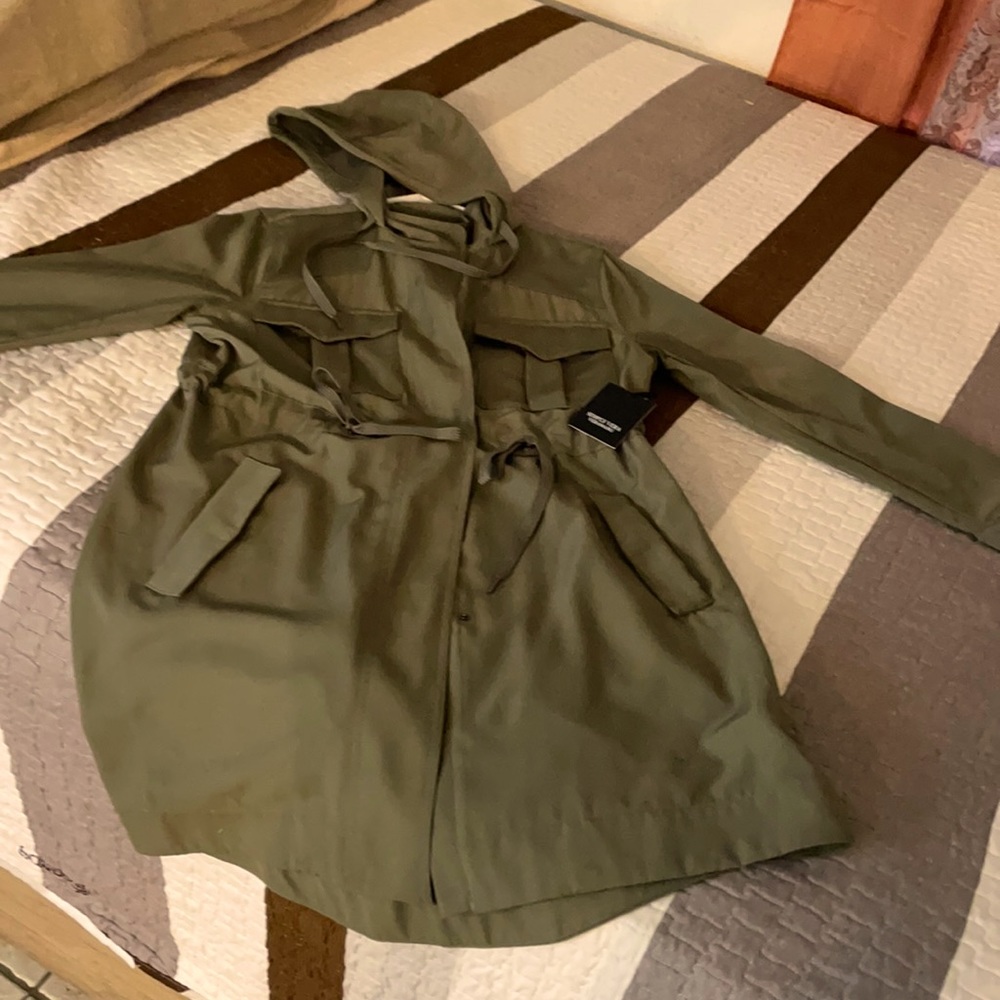 Brand new simple Vera light jacket medium size.